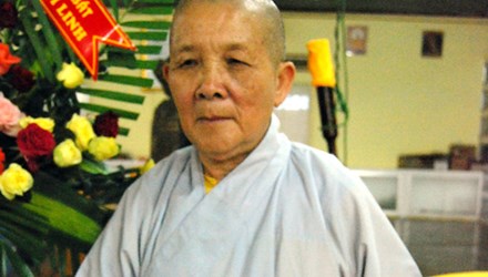 Chùa hai cô với mõ gáo dừa