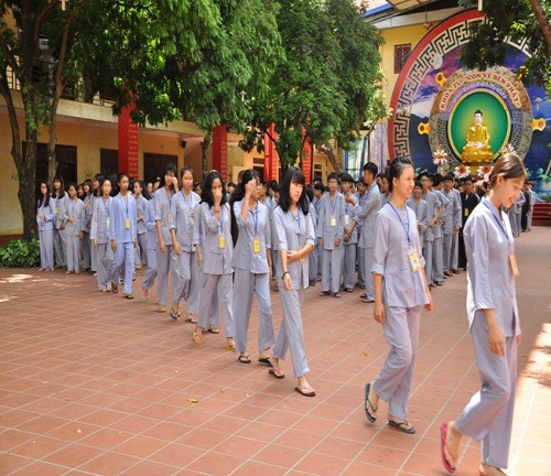 500 bạn trẻ hân hoan về với khóa tu “Con về bên Phật”