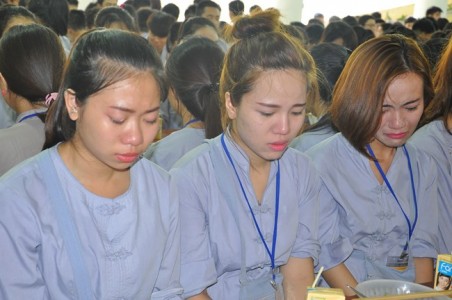 Rưng rưng nước mắt ngày khóa tu 'Con về bên Phật' bế mạc