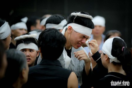 Đám tang đẫm nước mắt của chị lao công nghèo