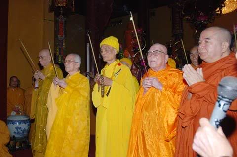 Ý nghĩa việc dâng hương và dâng hương mấy nén ?