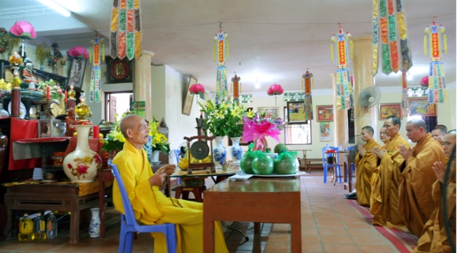 Chư Tôn đức Trường hạ chùa Bảo Ngạn - Phú Thọ đi tùy hỷ Trường hạ và đỉnh lễ Đức Pháp chủ