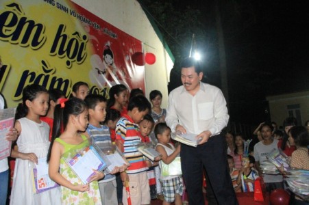 Trăng rằm yêu thương, trung thu chia sẻ tại Trung tâm Võ Hoàng Yên