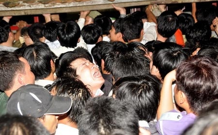 Nhu cầu vật chất "đập nát" đền chùa