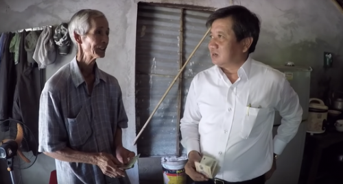 Ông Đoàn Ngọc Hải bán điện thoại, đồng hồ hàng hiệu lo cho người vô gia cư