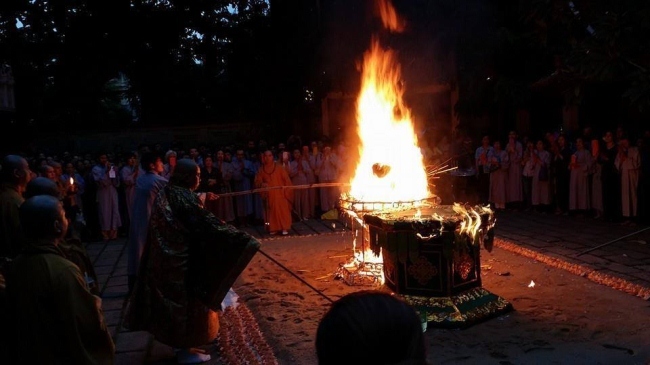 Ý kiến phản hồi của một cư sĩ về việc đốt vàng mã, Phật mã