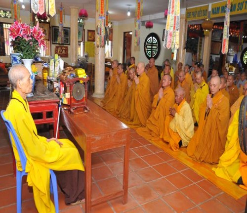 Hà Nội: Đại diện các hành giả an cư 18 hạ trường tạ pháp Đức Pháp Chủ GHPGVN