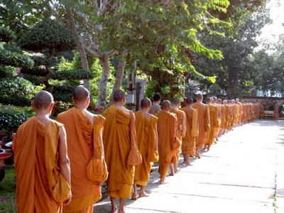 Đức Phật dạy lợi ích của  kinh hành 