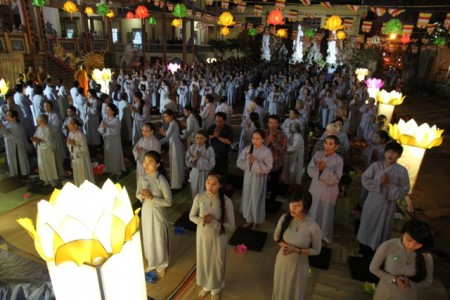 Gia Lai: Đêm hoa đăng kính mừng đức Phật Thích Ca Mâu Ni thành đạo