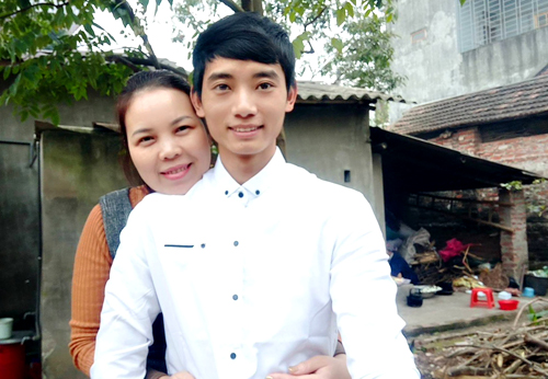 Lời ước hẹn 3 năm về cưới của chàng trai kém vợ 13 tuổi