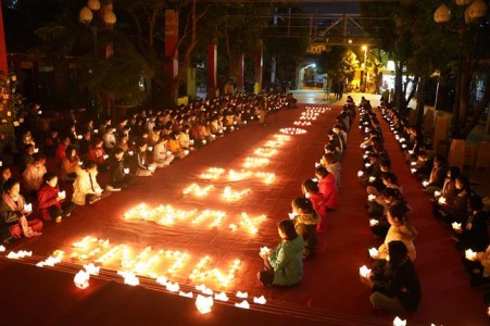 Gần 400 bạn trẻ trở về chùa Bằng tham dự khóa tu 