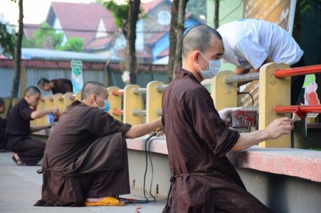 Hoạt động chuẩn bị ngày giỗ Tổ khai sáng chùa Hoằng Pháp