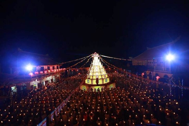 Đại lễ truyền đăng vía Đức Từ phụ A Di Đà tại chùa Hòa Phúc