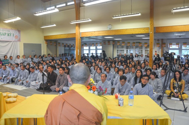 TT Thích Chân Tính hoằng pháp tại London - Anh Quốc