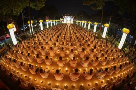 Chùa Hoằng Pháp: Hàng chục ngàn người dự lễ vía Đức Phật A Di Đà 2018