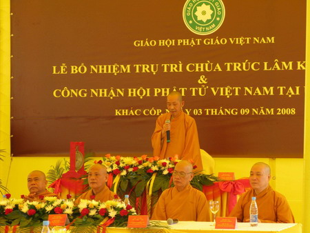 Séc: Đoàn Hoằng pháp TW GHPGVN thăm đại sứ quán Việt Nam