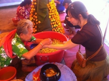 Phê phán chùa, đúng hay sai?