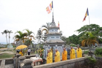 Huế: Thăm viếng dâng hương chư Thánh Tăng, Ni và chư anh linh tử Đạo