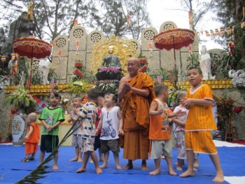 Tôn Tượng Phật Hoàng Trần Nhân Tông về đến chùa Kỳ Quang II