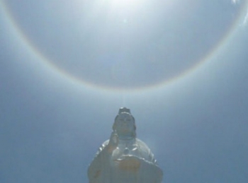 Bão Sơn Tinh 'né' Đà Nẵng nhờ Phật Quan Âm độ trì?