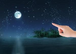 Có một ngón tay chỉ mặt trăng trong tâm tôi