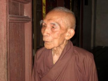 Video: Áo nâu bên cửa thiền - Trưởng lão HT Thích Thanh Bích