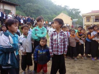 Chuyện lạ: Giáo viên sáng lên lớp, chiều đi "đòi học sinh"