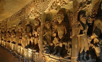 Choáng ngợp hàng nghìn tượng Phật thiêng xuyên núi