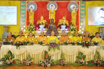 Hà Nam: Lễ cài hoa hồng tại chùa Khánh Long