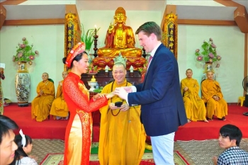 Lễ hằng thuận cho cô dâu Việt chú rể người Đức tại Chùa Bằng