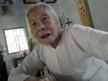 Kỳ lạ tắt thở rồi sống lại, cụ bà 'biến' thành người khác