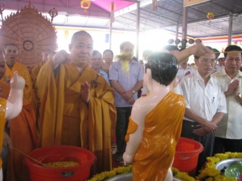 GHPGVN tỉnh Nghệ An tổ chức Đại lễ Phật đản PL 2558