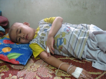 Bố về nhanh với anh nhé, con cũng đau lắm