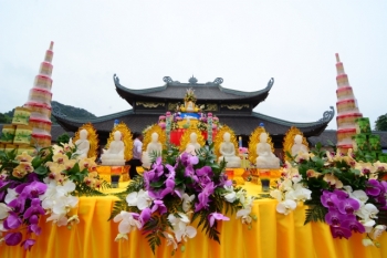 Hình ảnh không khí hân hoan chào mừng Vesak 2014