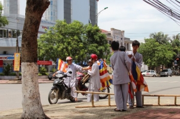 Hà Tĩnh:  Hình ảnh xúc động cho màu cờ Phật tung bay trong ngày Đại hội