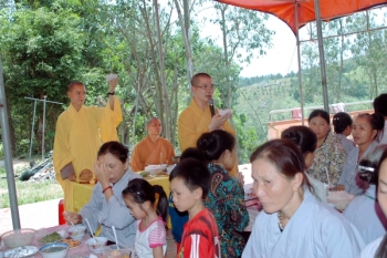 Phật giáo Hương Sơn tháng ngày đang tỏa rạng ánh từ quang