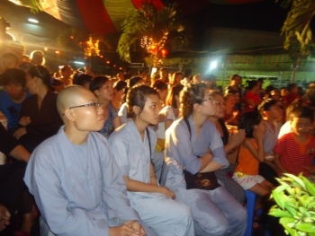 Chùa Triêm Phước tổ chức tiệc  Buffet ủng hộ đồng bào bị lũ lụt