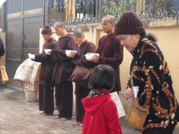 Giả sư đi vận động tiền công đức để mua ma túy