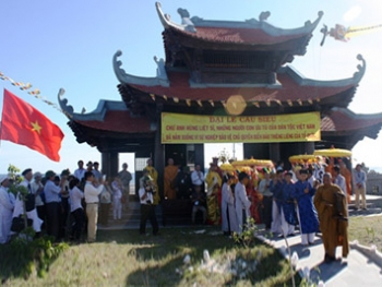 Nhà sư kể chuyện ở đảo