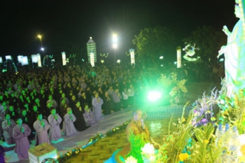 Chùa Ninh Tảo Lễ vía Quán thế âm Bồ Tát, và ủng hộ đồng bào bị lũ lụt miền trung