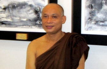 Thiền sư vân du làm từ thiện