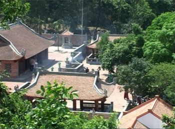 Ngôi chùa Song Ngư giữa trùng khơi biển cả