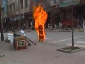 Vì sao tăng ni ở Tây Tạng tự thiêu?