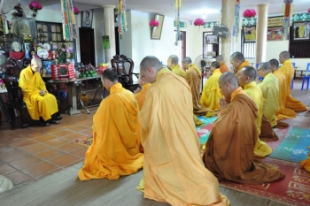 Hà Nội: Chư Tăng Ni đảnh lễ Đức Pháp Chủ