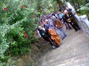 Chùm ảnh ĐĐ. Thích Tâm Mẫn đang tiến sát tới chùa Hoa Yên