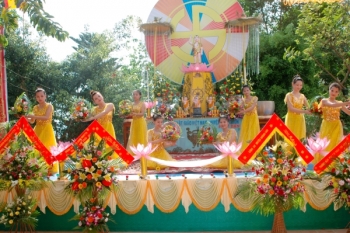 Phật giáo Hương Sơn hân hoan kính mừng Phật đản