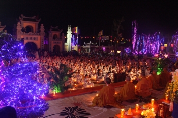 Chùa Trúc Lâm Thanh Lương tưng bừng Pháp hội hoa đăng vía Đức Phật A Di Đà