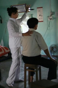 Dùng thiền định mở luân xa chữa bệnh: Họ đã khỏi bệnh “thần kỳ” ra sao?