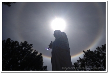 Chùm ảnh 'hào quang' cực đẹp sau tôn tượng Bồ tát Quán Thế Âm