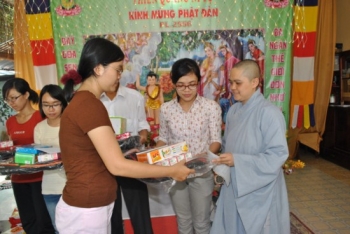 Nhà thương trong chùa